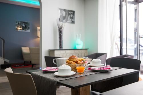 Лоби, Hotel Cannes Croisette in Кан Лоби, Hotel Cannes Croisette in Кан
