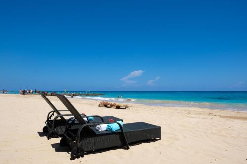 Beach, Villa Turrasann in Runaway Bay Beach, Villa Turrasann in Runaway Bay