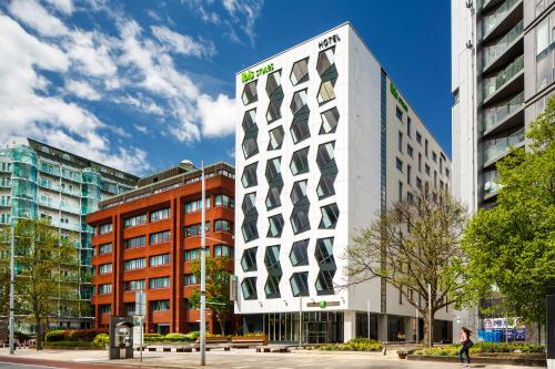 Entrance, ibis Styles London Ealing in Ealing Entrance, ibis Styles London Ealing in Ealing