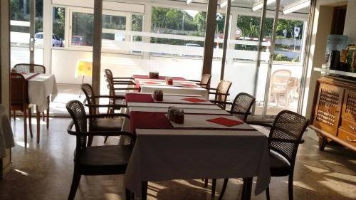 Restaurant, Le Nouveau Monde in Arpajon Restaurant, Le Nouveau Monde in Arpajon