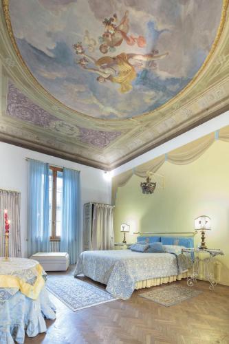 This photo about Perla JS shared on HyHotel.com