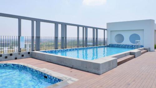 Swimming pool, Swiss-Belinn Cikarang in Cikarang Swimming pool, Swiss-Belinn Cikarang in Cikarang