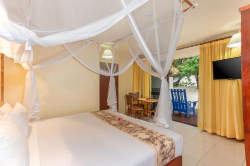 The Rarotongan Beach Resort & Lagoonarium in Rutaki The Rarotongan Beach Resort & Lagoonarium in Rutaki