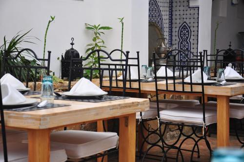 레스토랑, Hotel Al Alba Hammam & Restaurant in 아실라 레스토랑, Hotel Al Alba Hammam & Restaurant in 아실라