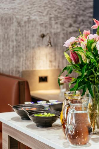 This photo about Oliver Plaza Hotel shared on HyHotel.com