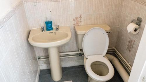 This photo about Admiral House M20 Long Term shared on HyHotel.com