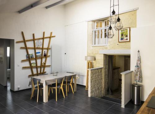 Létesítmények, 70 négyzetméteres, 1 hálószobás Ház 1 fürdőszobával Meuvaines területén (FamilyGites) in Meuvaines Létesítmények, 70 négyzetméteres, 1 hálószobás Ház 1 fürdőszobával Meuvaines területén (FamilyGites) in Meuvaines