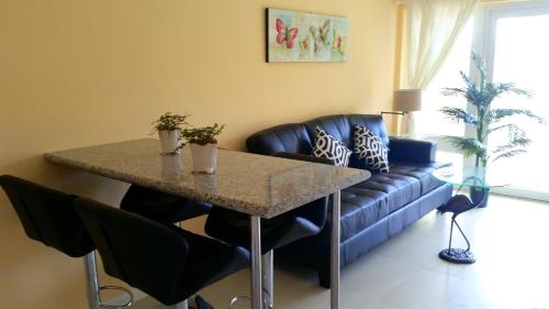 Bahamas, Nassau - 2 Bed Apartment Near Beach & Downtown, 24 hr Security, Nassau Bahamas, Nassau - 2 Bed Apartment Near Beach & Downtown, 24 hr Security, Nassau
