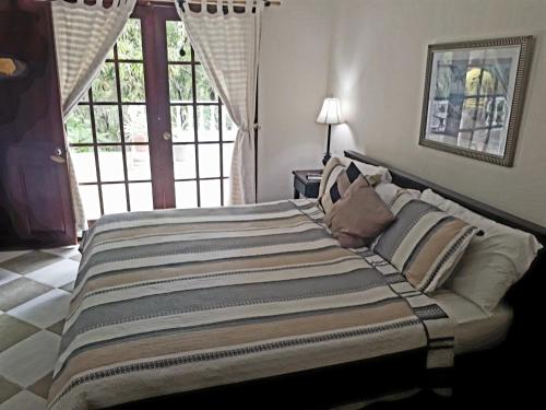 Hibiscus House Bed and Breakfast in กอนตาโดรา Hibiscus House Bed and Breakfast in กอนตาโดรา