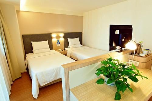 This photo about Hanting Express Leshan Baiyan Road shared on HyHotel.com