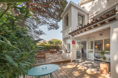 Balcony/terrace, L'Oasis Hotel in Frejus Plage Balcony/terrace, L'Oasis Hotel in Frejus Plage