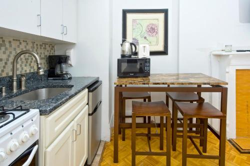 Yorkville Apartments -Upper East Side in Аппер-Ист-Сайд Yorkville Apartments -Upper East Side in Аппер-Ист-Сайд