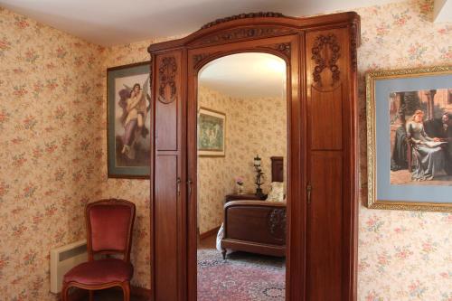 The Storyteller Apartment at Chateau Le Mur in Maure-de-Bretagne The Storyteller Apartment at Chateau Le Mur in Maure-de-Bretagne
