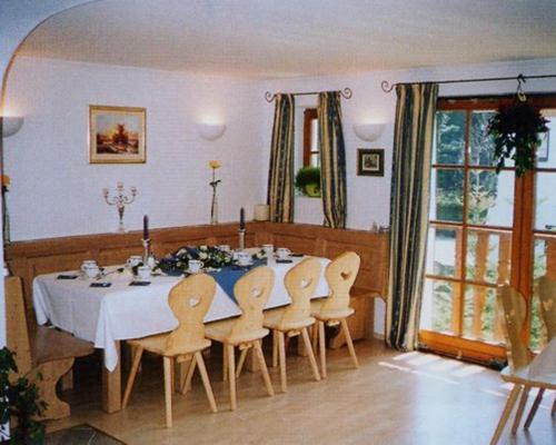 Étterem, Gastehaus Baier am Bad in Bad Wiessee Étterem, Gastehaus Baier am Bad in Bad Wiessee