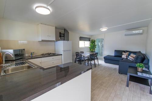 Dapur, Esk Caravan Park & Rail Trail Motel in Esk Dapur, Esk Caravan Park & Rail Trail Motel in Esk