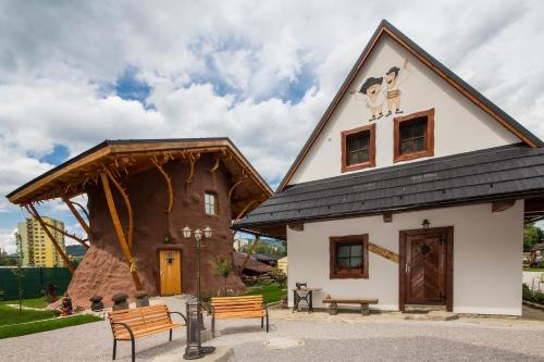 مدخل, Rozprávková dedinka (Rozpravkova dedinka) in Dolny Kubin Town Center مدخل, Rozprávková dedinka (Rozpravkova dedinka) in Dolny Kubin Town Center