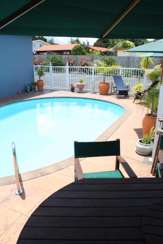 Swimming pool, Avenue Heights Motel in Avenues Swimming pool, Avenue Heights Motel in Avenues