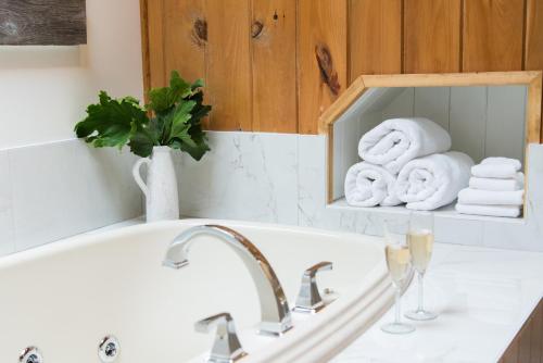 This photo about Bear Mountain Inn shared on HyHotel.com