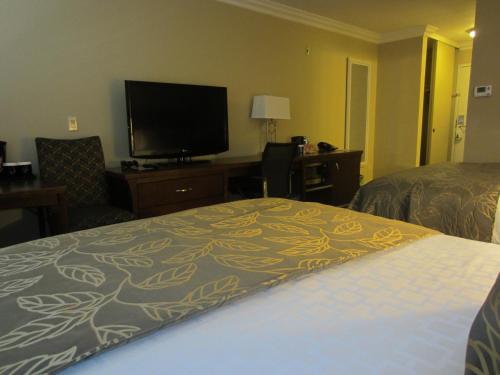 Days Inn by Wyndham San Diego Hotel Circle Near SeaWorld in San Diego (CA) Days Inn by Wyndham San Diego Hotel Circle Near SeaWorld in San Diego (CA)