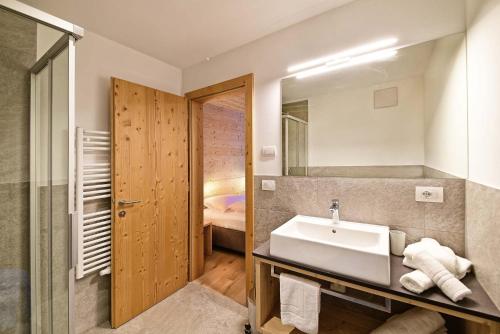 Bathroom, Schafer Apartments in Sesto Bathroom, Schafer Apartments in Sesto