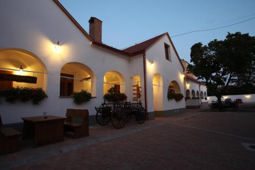 Entree, Regi Posta Hotel es Etterem in Debrecen Entree, Regi Posta Hotel es Etterem in Debrecen