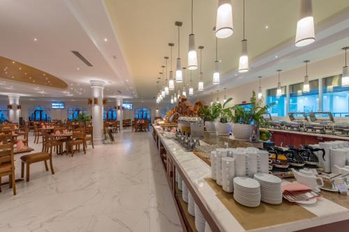 Restaurant, Sokha Palace Siem Reap Hotel in Angkor National Park Restaurant, Sokha Palace Siem Reap Hotel in Angkor National Park