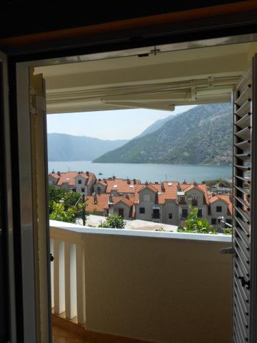 Pemandangan, Lorena Rooms in Risan Pemandangan, Lorena Rooms in Risan