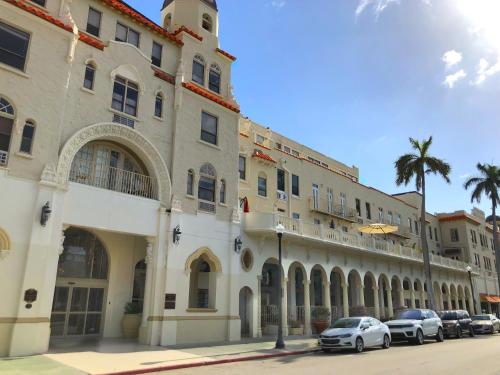 This photo about Designer Decorated Glamour-Everything Sparkly NEW! shared on HyHotel.com