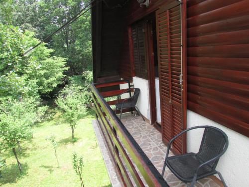 beranda/teres, Guest House Nenad in Plitvicka Jezera beranda/teres, Guest House Nenad in Plitvicka Jezera