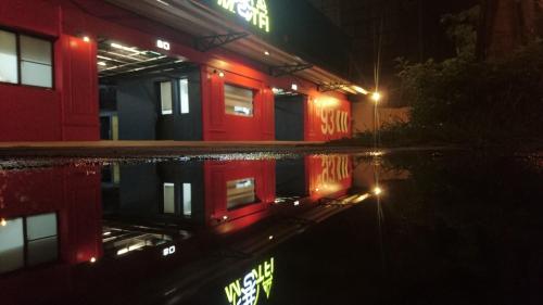 A szálláshely kívülről, Travel Port Motel near Kaohsiungi nemzetközi repülőtér A szálláshely kívülről, Travel Port Motel near Kaohsiungi nemzetközi repülőtér