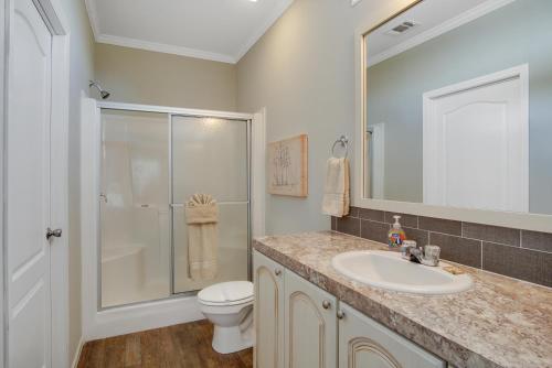 This photo about Lake house #17 shared on HyHotel.com