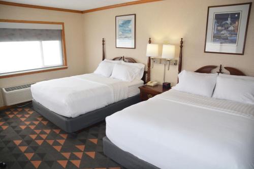 This photo about Holiday Inn Harborview-Port Washington shared on HyHotel.com
