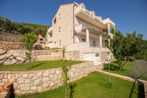 Green Paradise Apartments
