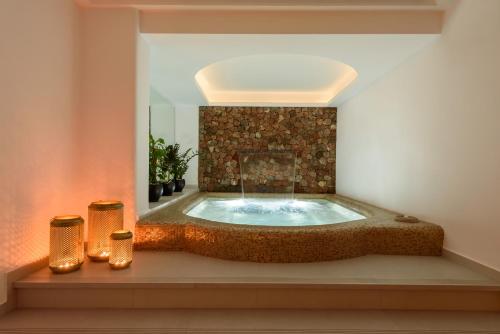 جاكوزي, فندق وسبا ذا أنتوبيرلا لاكشري (Antoperla Luxury Hotel & Spa) in باريسا جاكوزي, فندق وسبا ذا أنتوبيرلا لاكشري (Antoperla Luxury Hotel & Spa) in باريسا