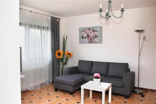 La Hojarasca in Cuevas Del Valle La Hojarasca in Cuevas Del Valle