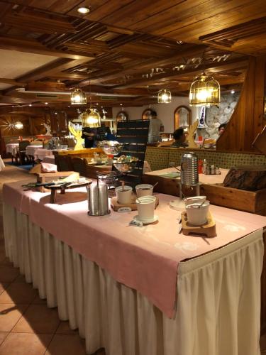 Comida y bebida, Hotel City in Tasch Comida y bebida, Hotel City in Tasch