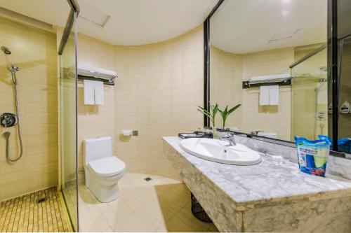 This photo about Shishi Huafei Hotel shared on HyHotel.com