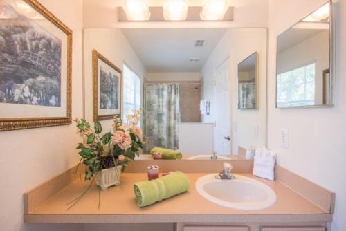 在meiguo.com看到的Rosaleen's West Haven Villa *的介绍图片