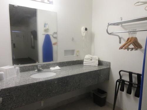 在meiguo.com看到的Motel 6 St. Robert的介绍图片