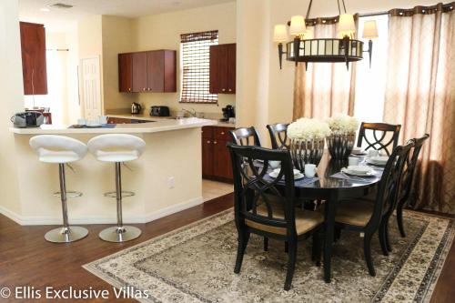 在meiguo.com看到的Emerald Green的介绍图片