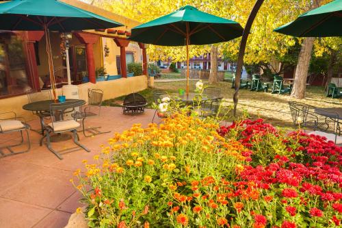 สวน, El Pueblo Lodge in เตาส์ (NM) สวน, El Pueblo Lodge in เตาส์ (NM)