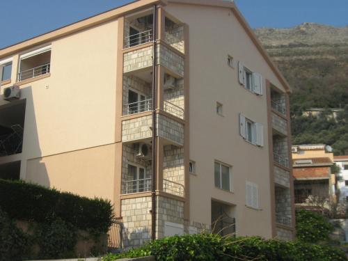 Pintu masuk, Apartments Srzentic in Petrovac Pintu masuk, Apartments Srzentic in Petrovac