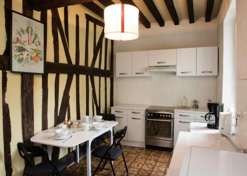 Kitchen, Chateau du Landin - Bains nordiques in Bourg-Achard Kitchen, Chateau du Landin - Bains nordiques in Bourg-Achard