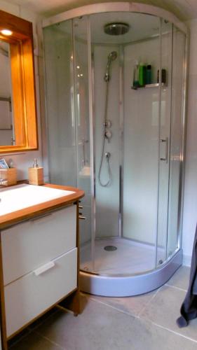 Bathroom, Appartement les Acacias in Clamart Bathroom, Appartement les Acacias in Clamart