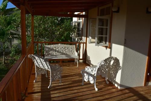 Garden, The Pool House in Diamond Valley Garden, The Pool House in Diamond Valley