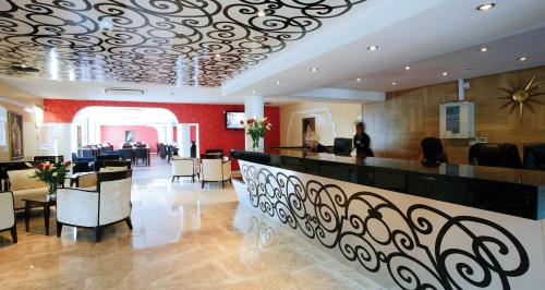 Lobby, Ramada by Wyndham Oldbury Birmingham in Oldbury Lobby, Ramada by Wyndham Oldbury Birmingham in Oldbury