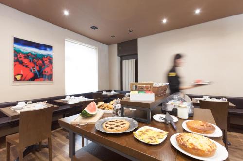 Comida y bebida, Cuneo Hotel in Cuneo Comida y bebida, Cuneo Hotel in Cuneo