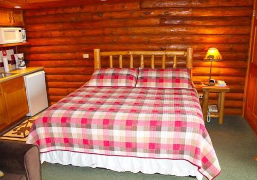 在meiguo.com看到的Cedar Lodge & Settlement的介绍图片