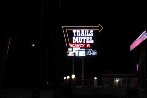 步道汽車旅館 (Trails Motel) in 隆派恩(CA) 步道汽車旅館 (Trails Motel) in 隆派恩(CA)