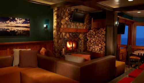 Shared lounge/TV area, Sunnyside Resort and Lodge in Tahoe City (CA) Shared lounge/TV area, Sunnyside Resort and Lodge in Tahoe City (CA)